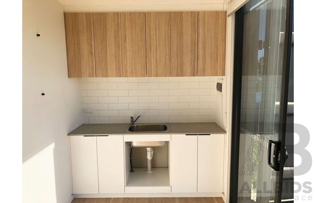 20 Foot Shipping Container Modified with Kitchen/Toilet/Vanity and Display Shower