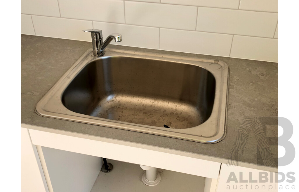 20 Foot Shipping Container Modified with Kitchen/Toilet/Vanity and Display Shower