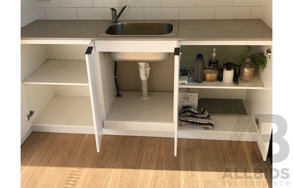 20 Foot Shipping Container Modified with Kitchen/Toilet/Vanity and Display Shower