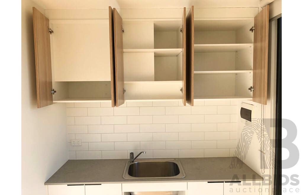 20 Foot Shipping Container Modified with Kitchen/Toilet/Vanity and Display Shower