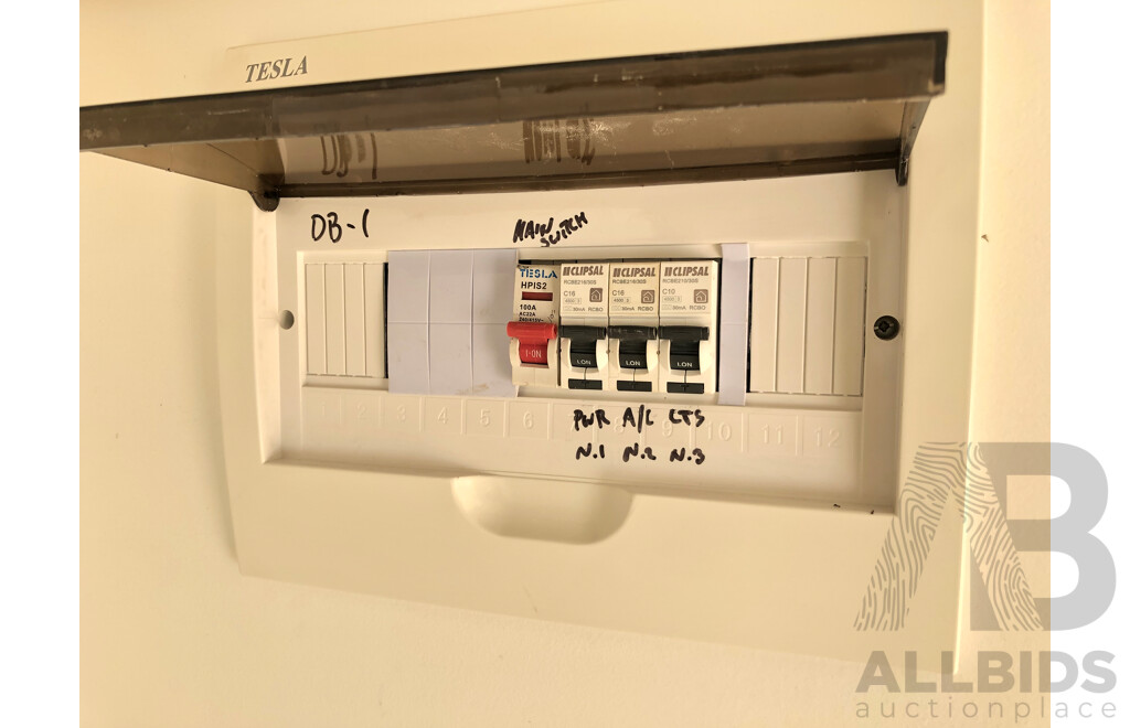 20 Foot Shipping Container Modified with Kitchen/Toilet/Vanity and Display Shower