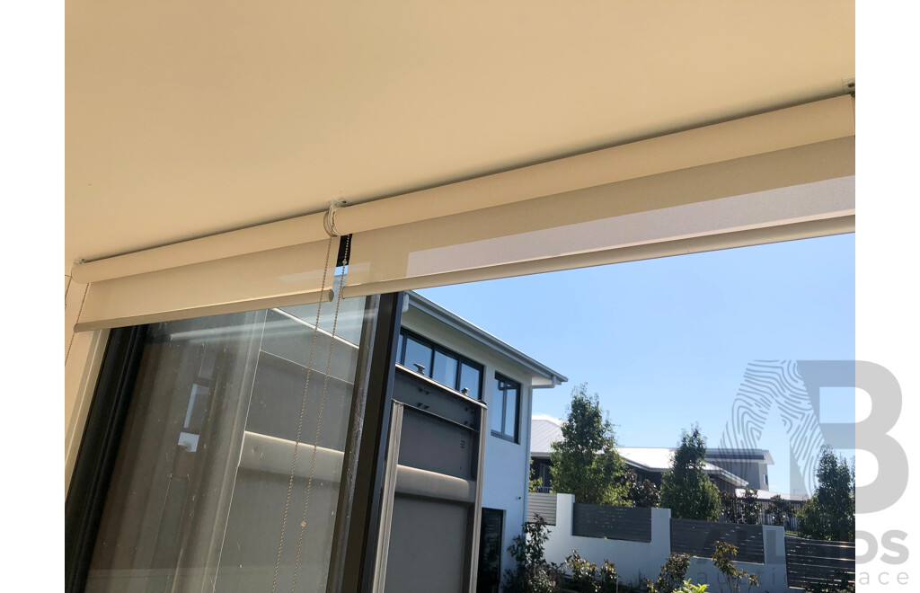 20 Foot Shipping Container Modified with Kitchen/Toilet/Vanity and Display Shower