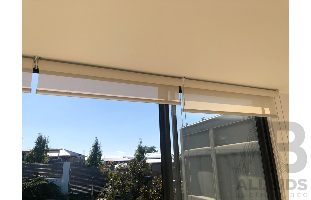 20 Foot Shipping Container Modified with Kitchen/Toilet/Vanity and Display Shower