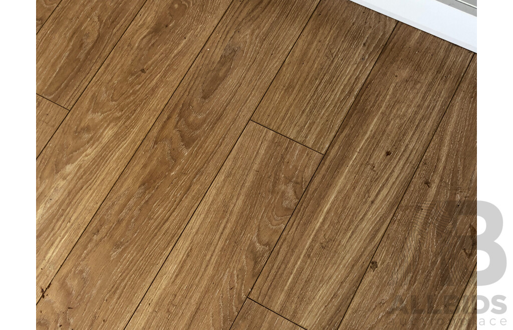 20 Foot Shipping Container Modified with Kitchen/Toilet/Vanity and Display Shower