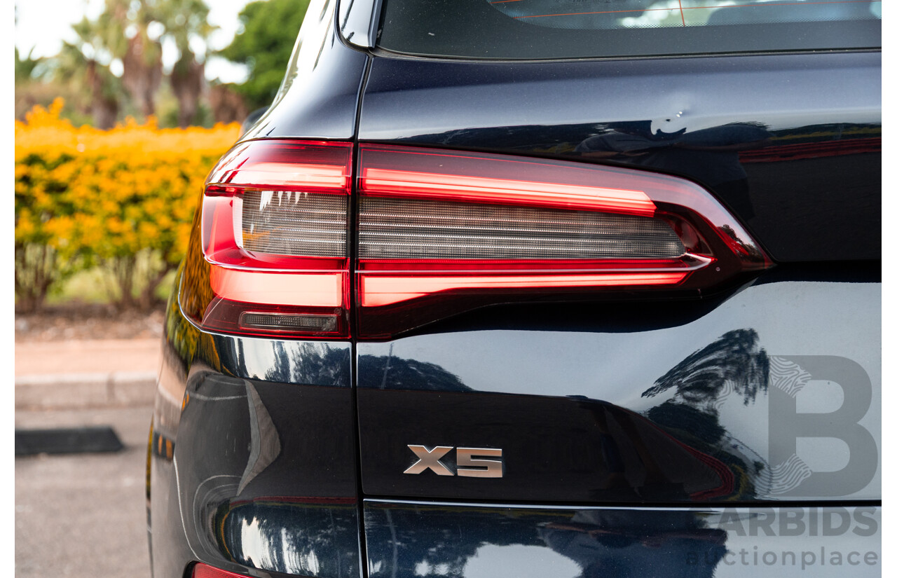 02/2021 Bmw X5 M50i (AWD) G05 MY21 4d Wagon Carbon Black Metallic Twin Turbo V8 4.4L