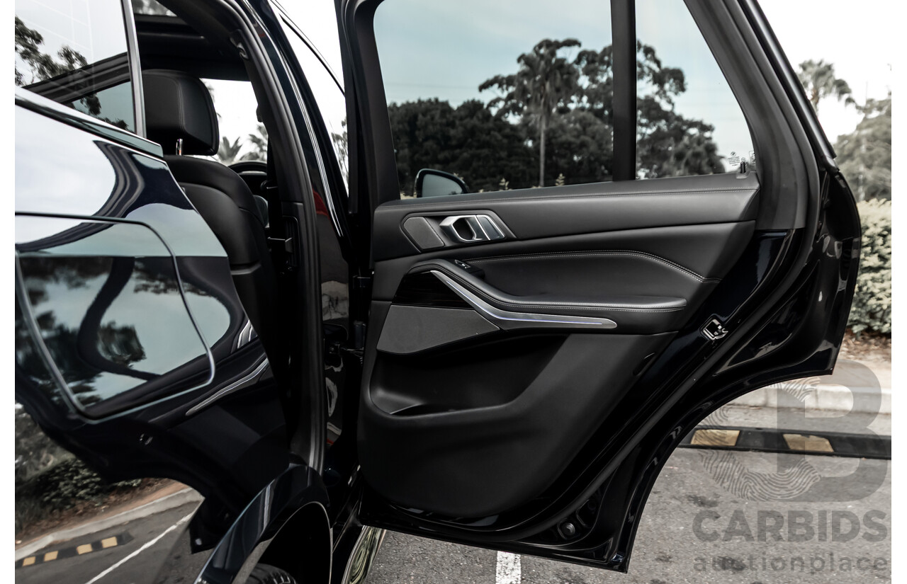 02/2021 Bmw X5 M50i (AWD) G05 MY21 4d Wagon Carbon Black Metallic Twin Turbo V8 4.4L