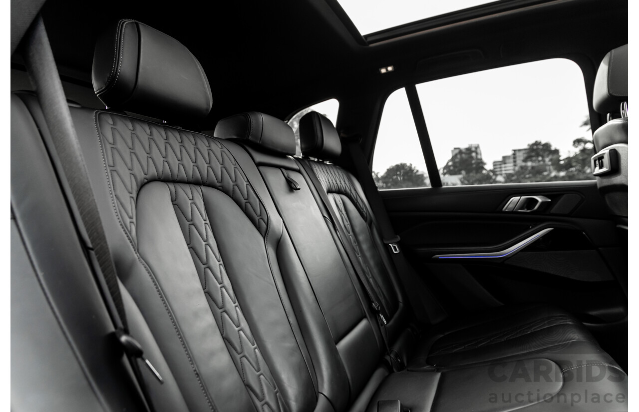 02/2021 Bmw X5 M50i (AWD) G05 MY21 4d Wagon Carbon Black Metallic Twin Turbo V8 4.4L