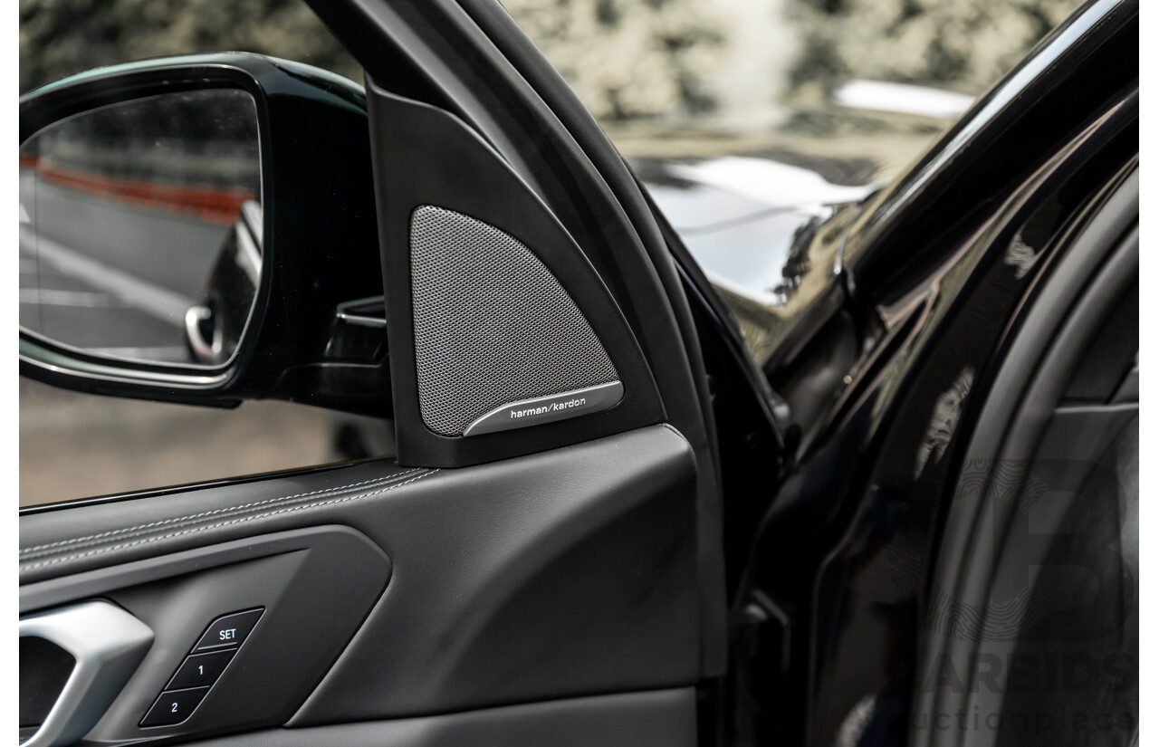 02/2021 Bmw X5 M50i (AWD) G05 MY21 4d Wagon Carbon Black Metallic Twin Turbo V8 4.4L