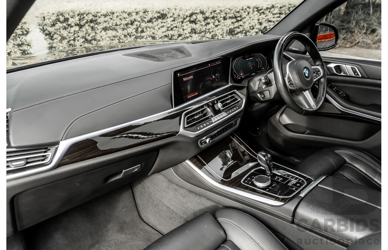 02/2021 Bmw X5 M50i (AWD) G05 MY21 4d Wagon Carbon Black Metallic Twin Turbo V8 4.4L