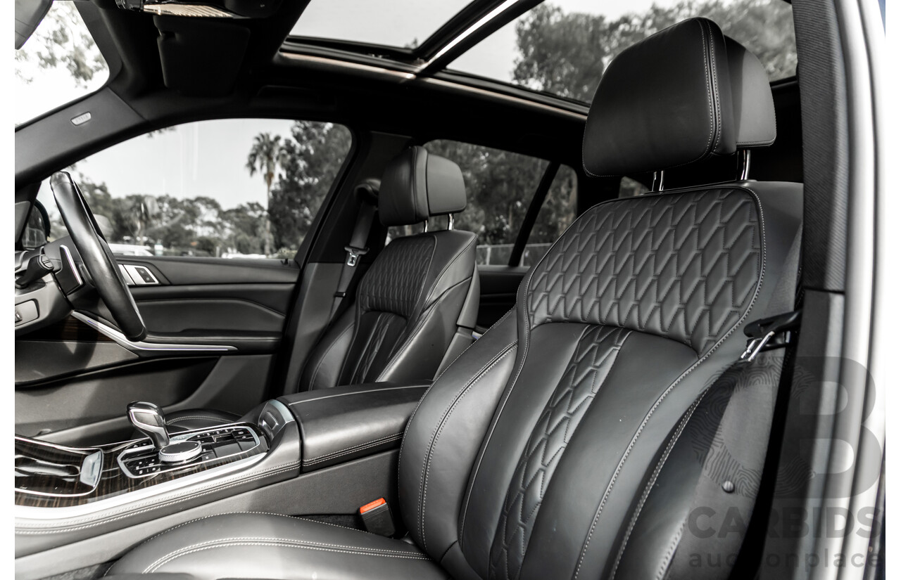 02/2021 Bmw X5 M50i (AWD) G05 MY21 4d Wagon Carbon Black Metallic Twin Turbo V8 4.4L