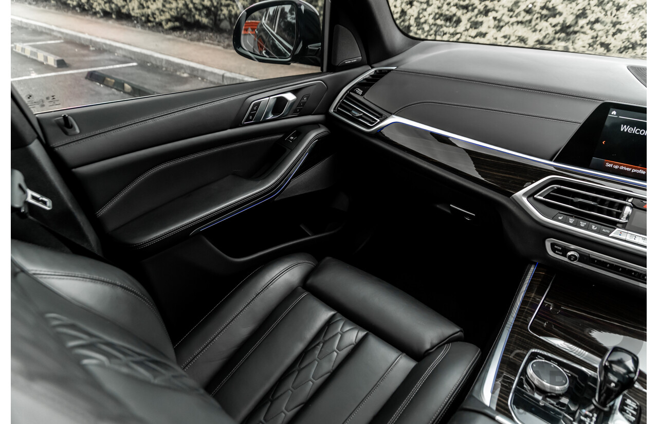 02/2021 Bmw X5 M50i (AWD) G05 MY21 4d Wagon Carbon Black Metallic Twin Turbo V8 4.4L