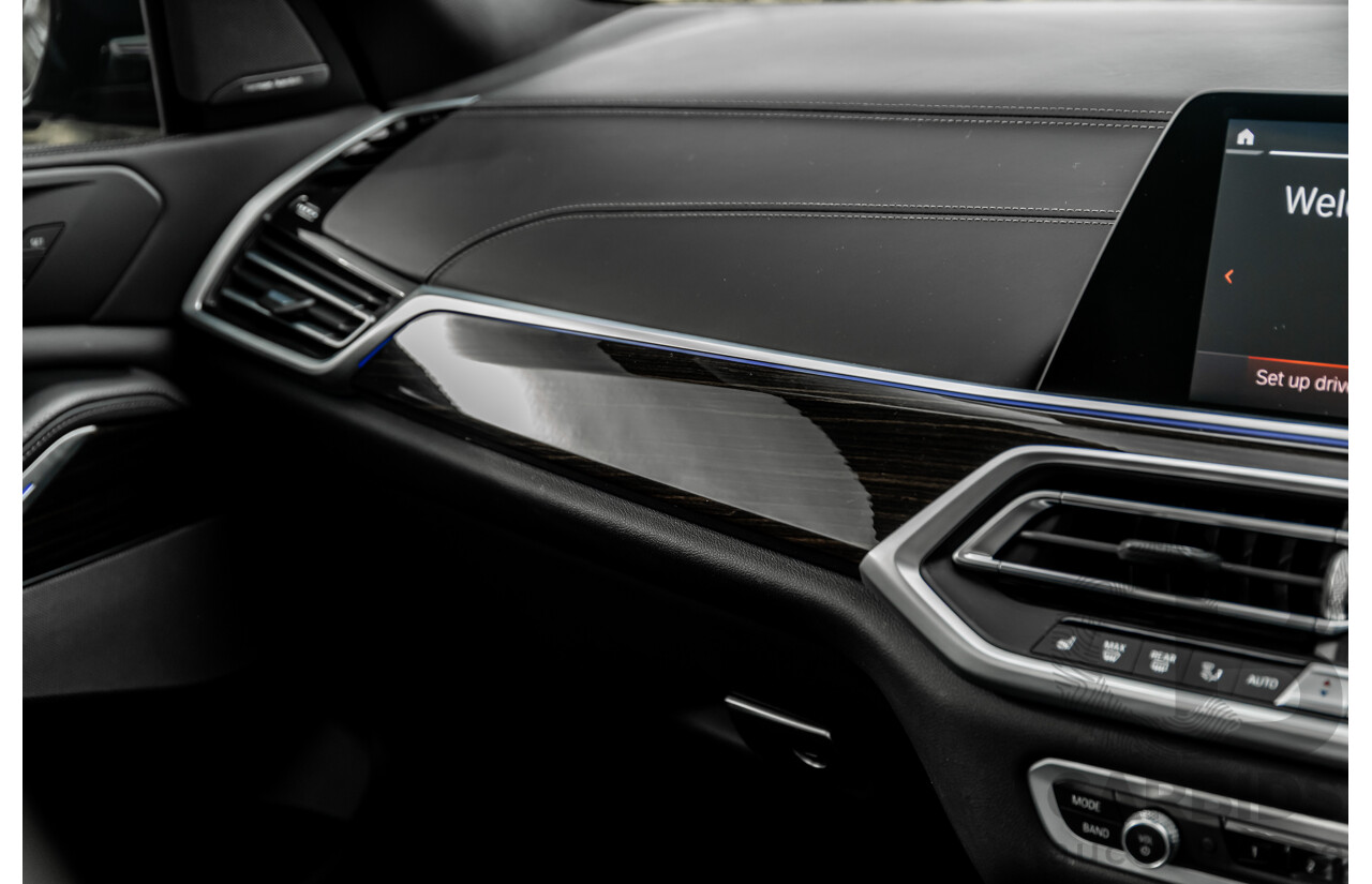 02/2021 Bmw X5 M50i (AWD) G05 MY21 4d Wagon Carbon Black Metallic Twin Turbo V8 4.4L