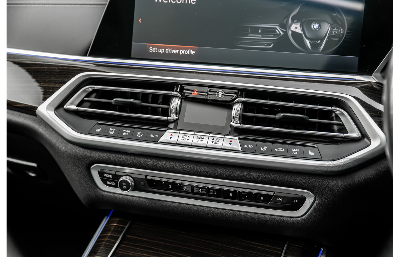 02/2021 Bmw X5 M50i (AWD) G05 MY21 4d Wagon Carbon Black Metallic Twin Turbo V8 4.4L