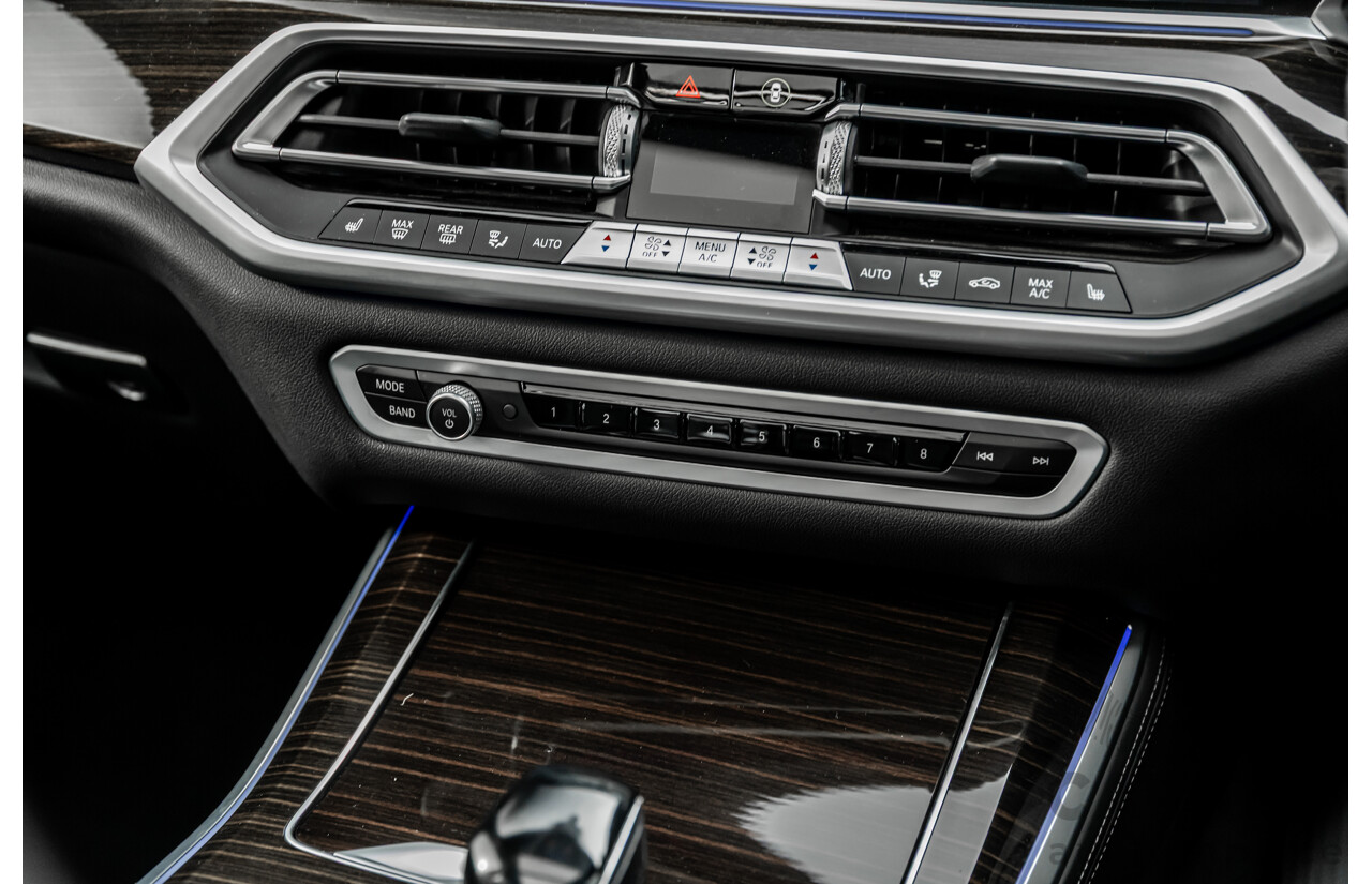 02/2021 Bmw X5 M50i (AWD) G05 MY21 4d Wagon Carbon Black Metallic Twin Turbo V8 4.4L