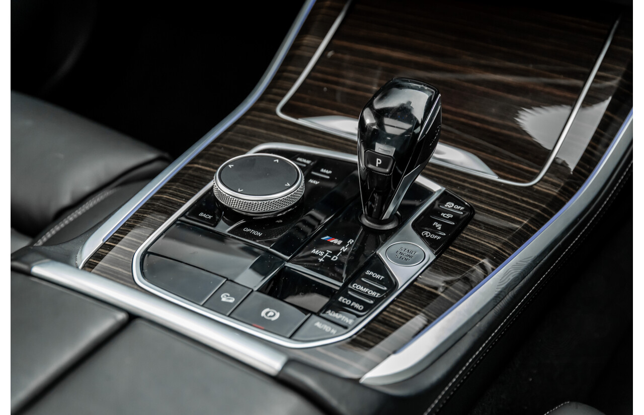 02/2021 Bmw X5 M50i (AWD) G05 MY21 4d Wagon Carbon Black Metallic Twin Turbo V8 4.4L