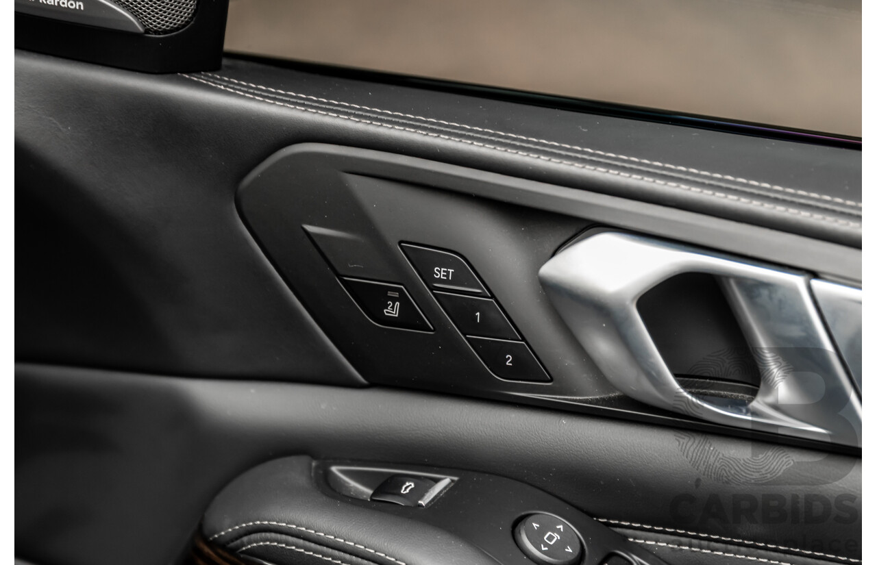 02/2021 Bmw X5 M50i (AWD) G05 MY21 4d Wagon Carbon Black Metallic Twin Turbo V8 4.4L