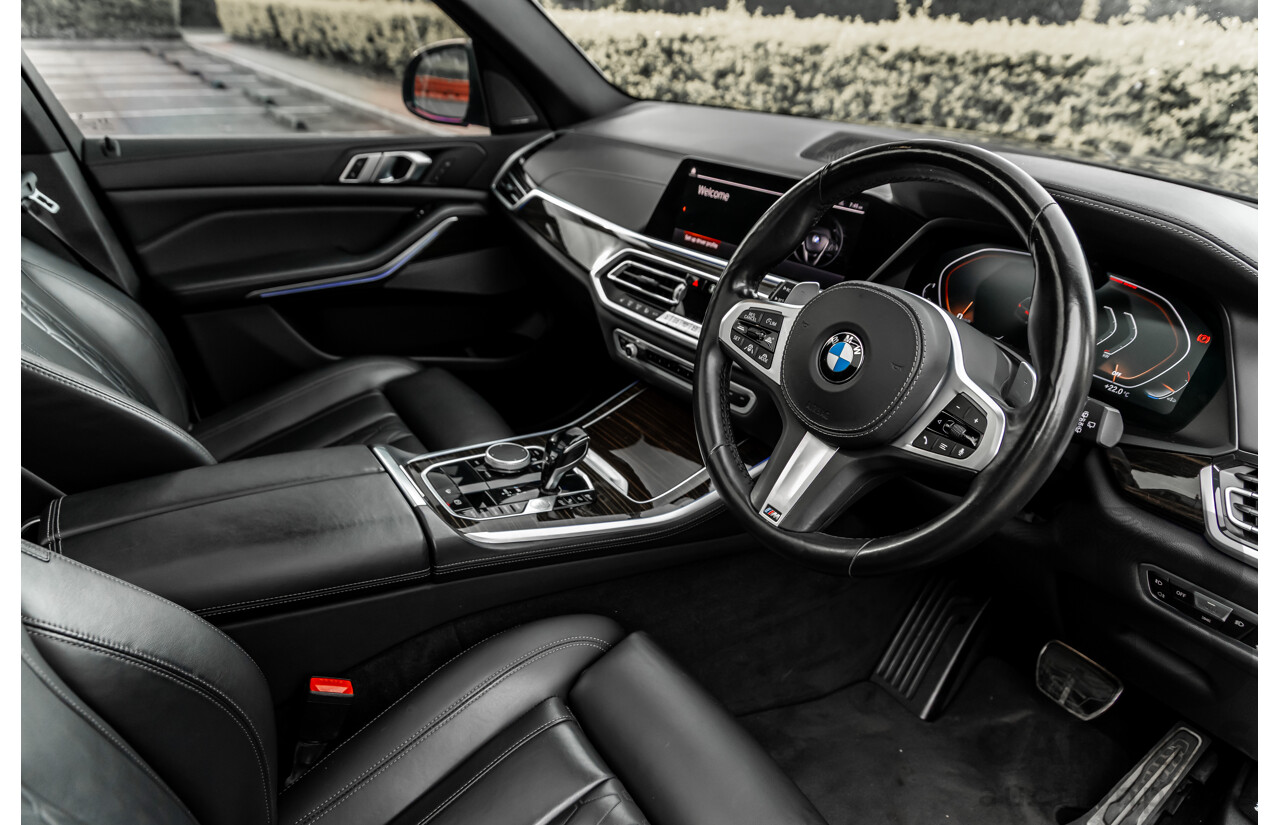 02/2021 Bmw X5 M50i (AWD) G05 MY21 4d Wagon Carbon Black Metallic Twin Turbo V8 4.4L