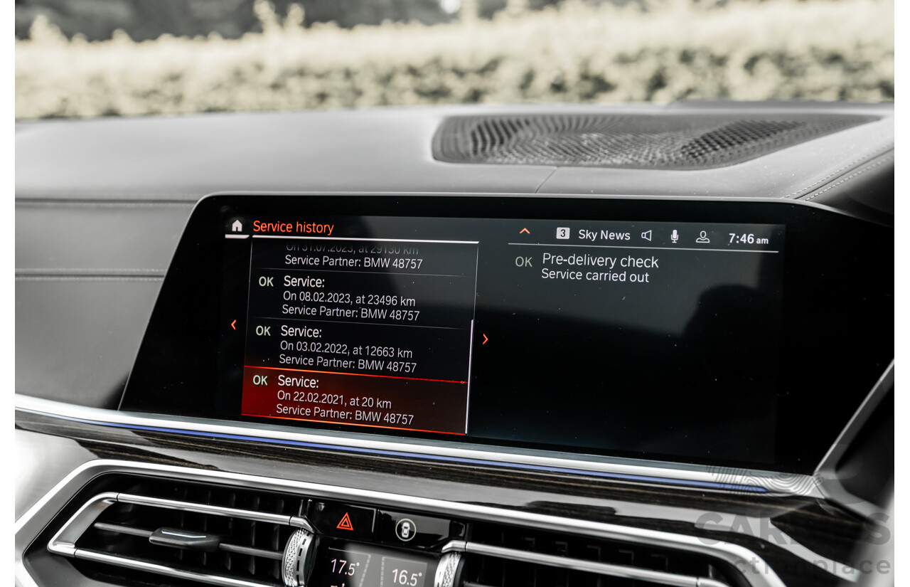 02/2021 Bmw X5 M50i (AWD) G05 MY21 4d Wagon Carbon Black Metallic Twin Turbo V8 4.4L