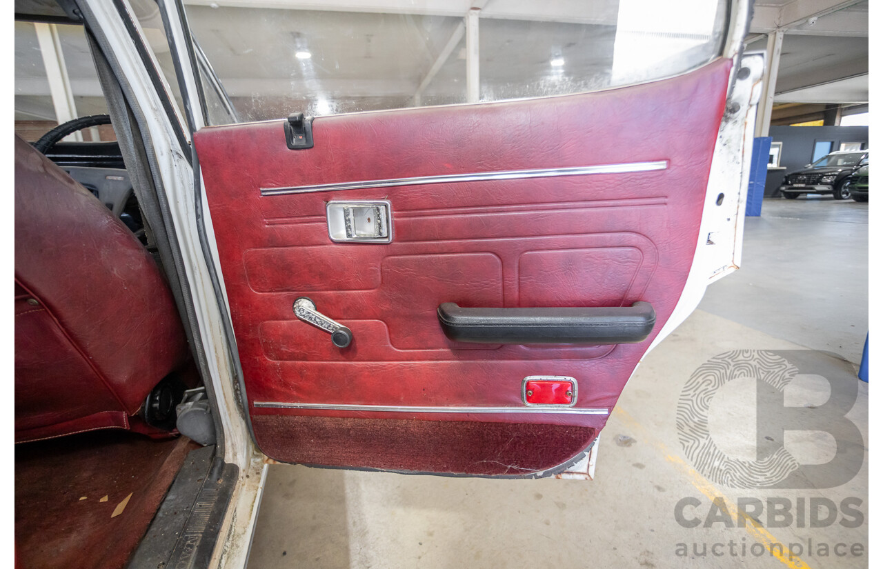 11/1971 Toyota Crown SE MS65 4d Sedan White 2.6L