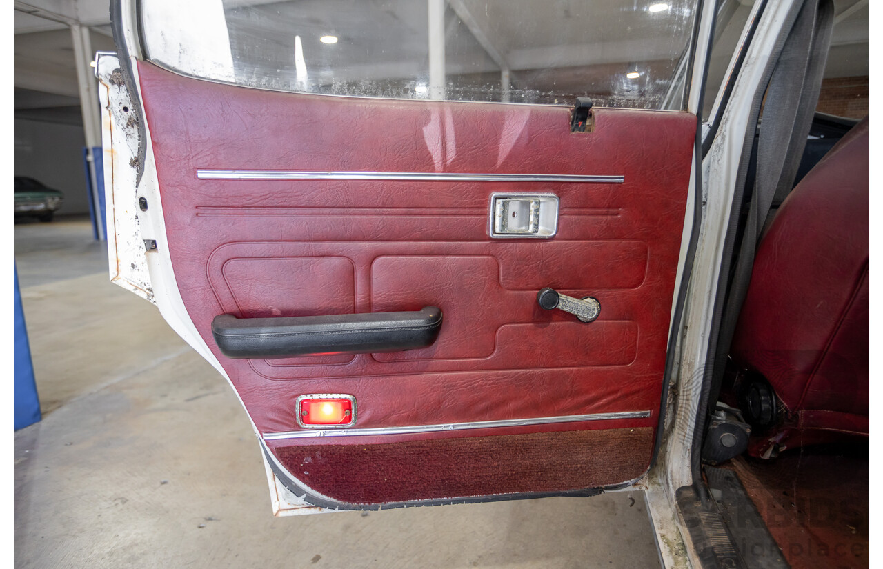 11/1971 Toyota Crown SE MS65 4d Sedan White 2.6L