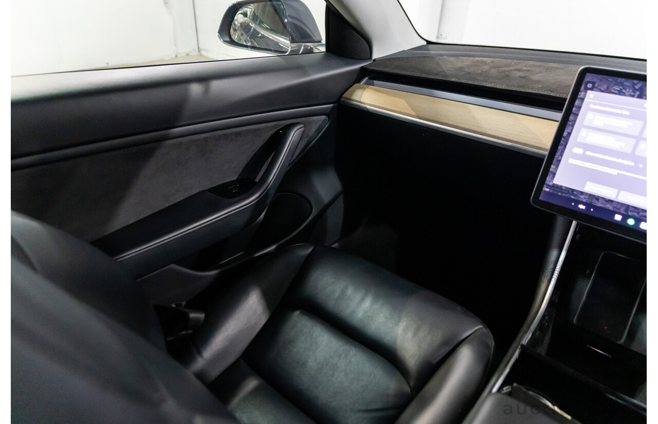 05/2020 Tesla Model 3 E1RB Standard Range (RWD) MY20 5D Sedan Midnight Silver Metallic Electric EV - 190kW