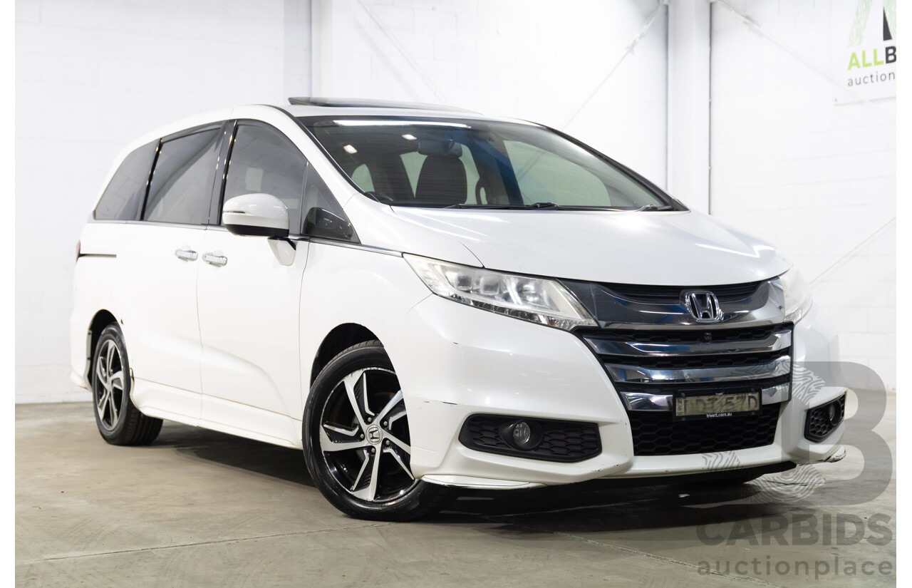 03/2016 Honda Odyssey VTi-L (FWD) RC MY16 7 Seats 4d Wagon White Diamond Pearl 2.4L - 7 Seater