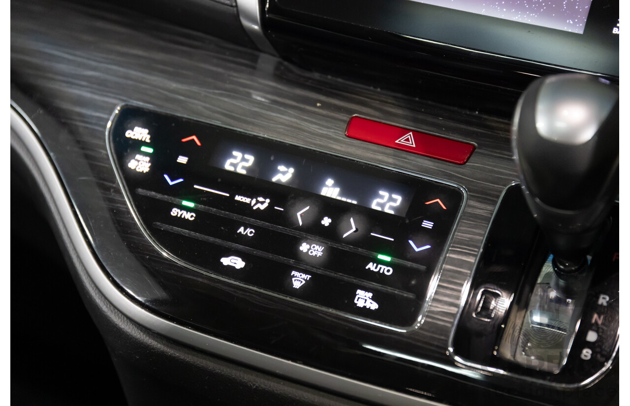 03/2016 Honda Odyssey VTi-L (FWD) RC MY16 7 Seats 4d Wagon White Diamond Pearl 2.4L - 7 Seater