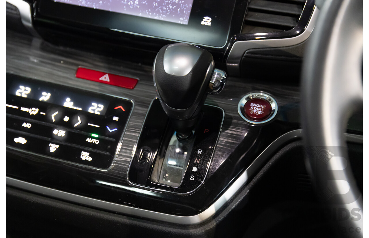 03/2016 Honda Odyssey VTi-L (FWD) RC MY16 7 Seats 4d Wagon White Diamond Pearl 2.4L - 7 Seater