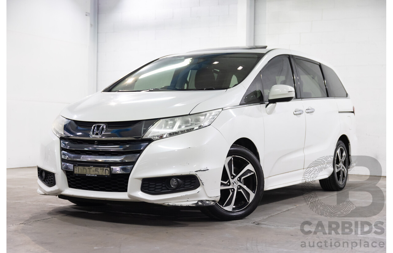 03/2016 Honda Odyssey VTi-L (FWD) RC MY16 7 Seats 4d Wagon White Diamond Pearl 2.4L - 7 Seater