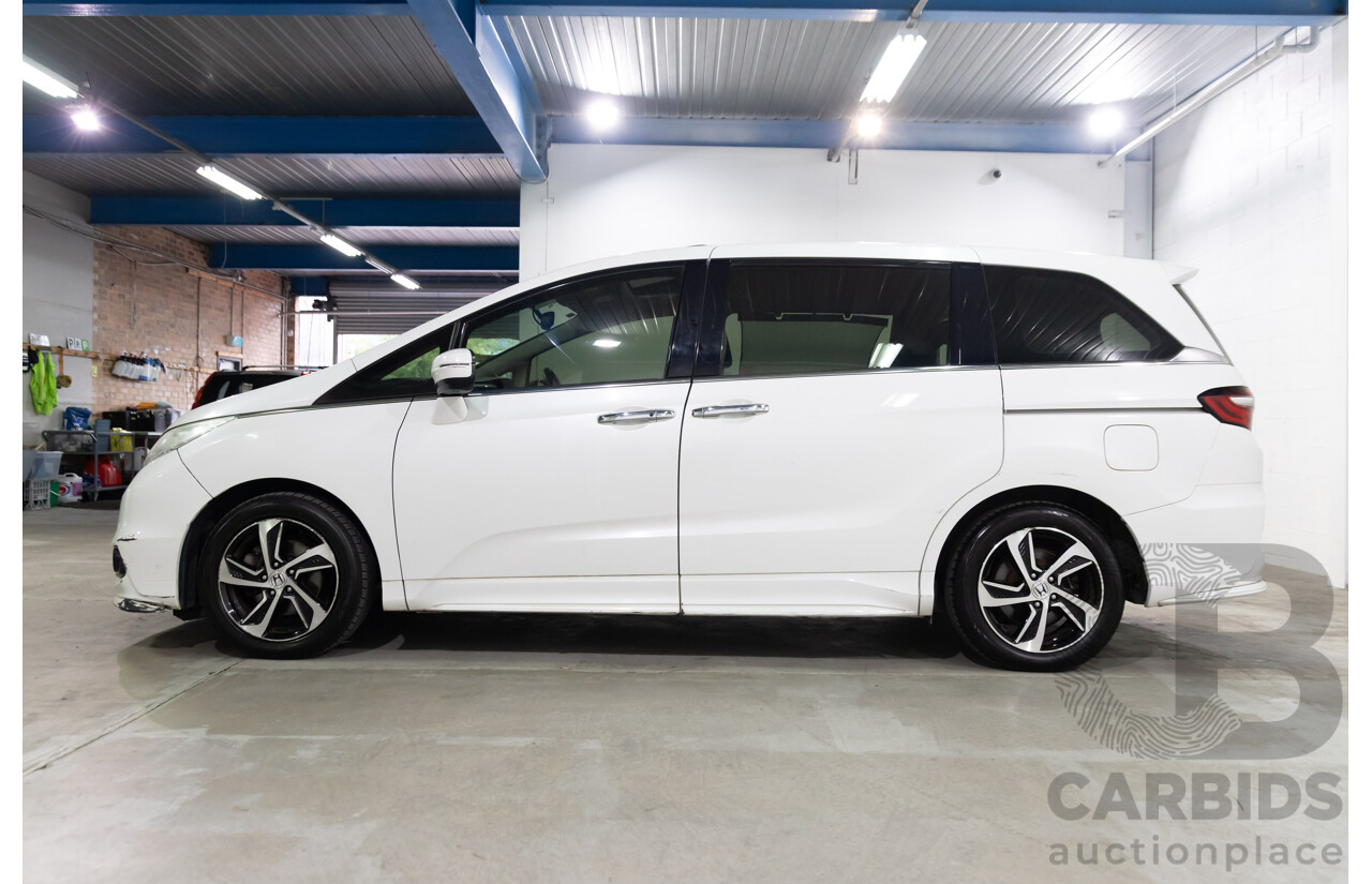 03/2016 Honda Odyssey VTi-L (FWD) RC MY16 7 Seats 4d Wagon White Diamond Pearl 2.4L - 7 Seater