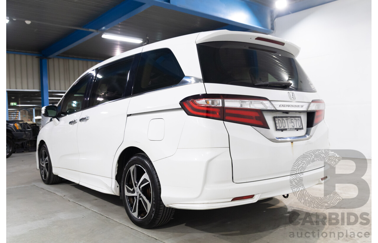 03/2016 Honda Odyssey VTi-L (FWD) RC MY16 7 Seats 4d Wagon White Diamond Pearl 2.4L - 7 Seater