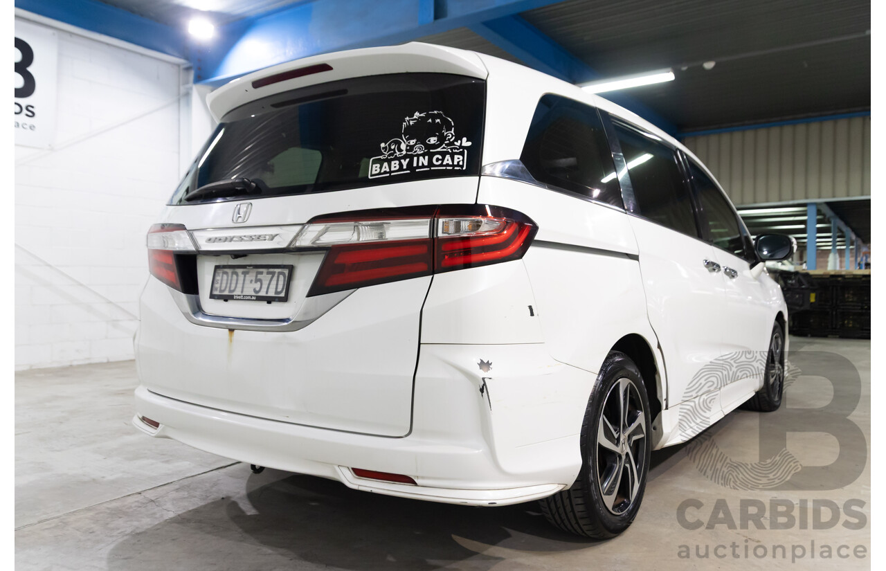 03/2016 Honda Odyssey VTi-L (FWD) RC MY16 7 Seats 4d Wagon White Diamond Pearl 2.4L - 7 Seater