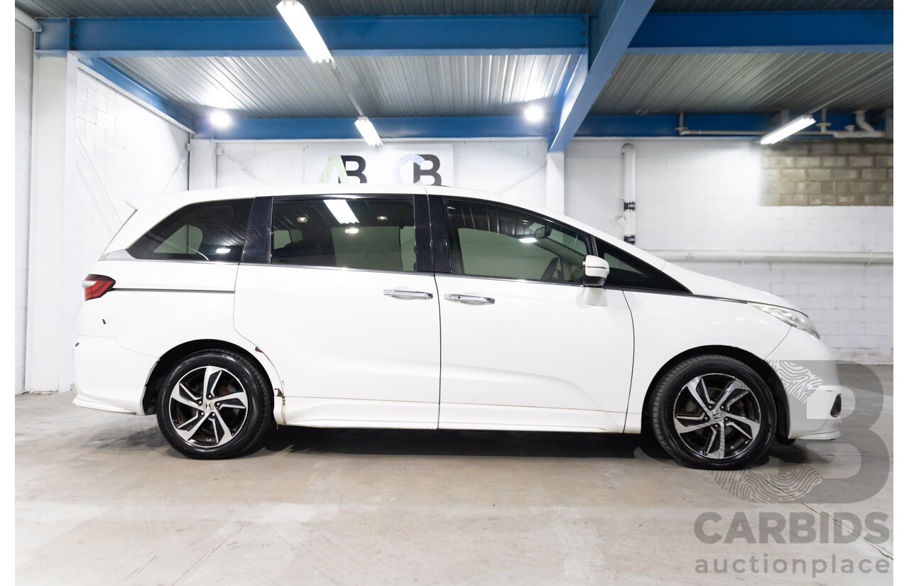 03/2016 Honda Odyssey VTi-L (FWD) RC MY16 7 Seats 4d Wagon White Diamond Pearl 2.4L - 7 Seater