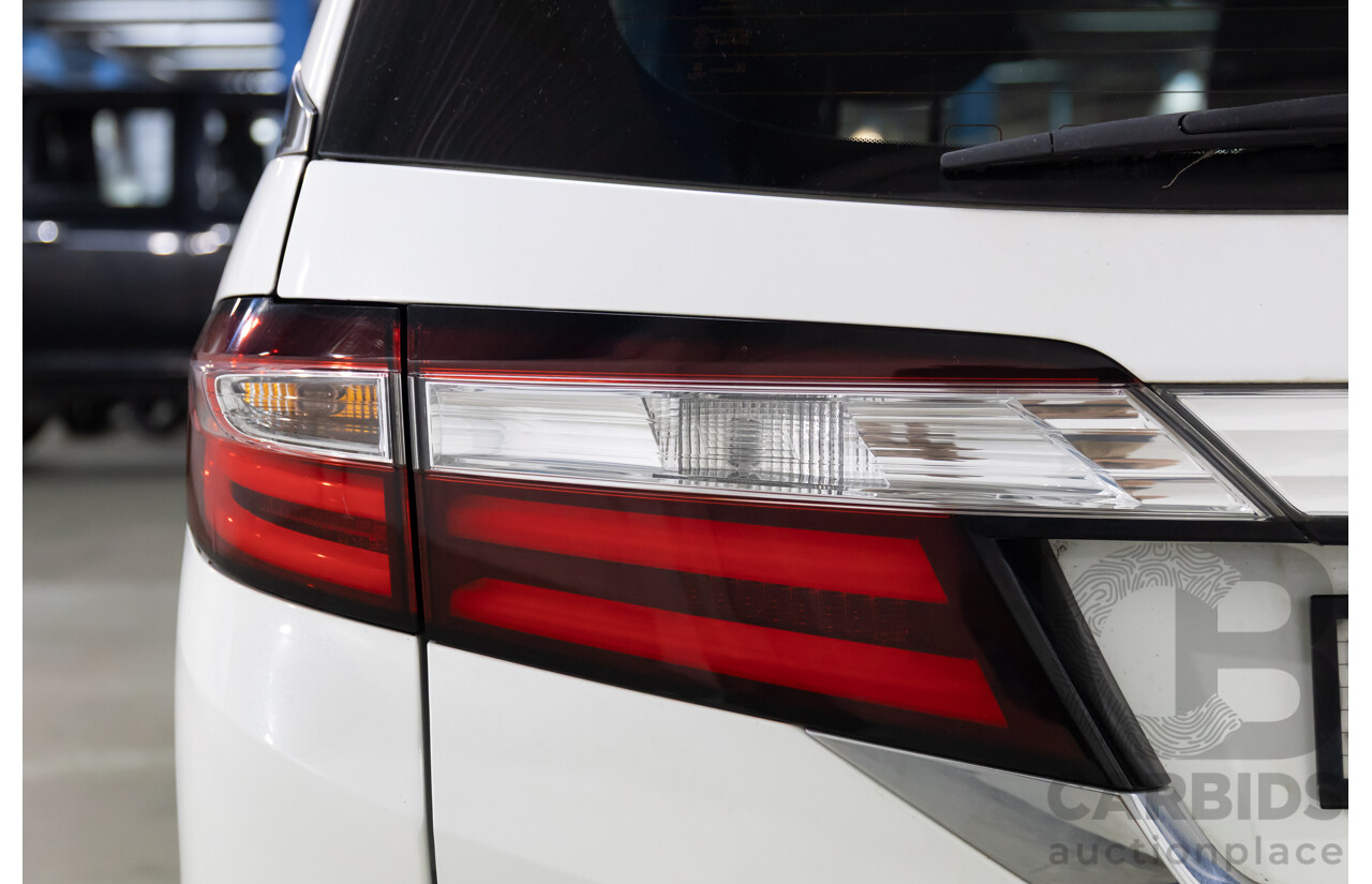 03/2016 Honda Odyssey VTi-L (FWD) RC MY16 7 Seats 4d Wagon White Diamond Pearl 2.4L - 7 Seater