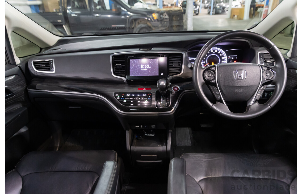 03/2016 Honda Odyssey VTi-L (FWD) RC MY16 7 Seats 4d Wagon White Diamond Pearl 2.4L - 7 Seater