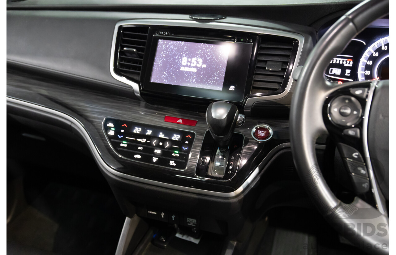 03/2016 Honda Odyssey VTi-L (FWD) RC MY16 7 Seats 4d Wagon White Diamond Pearl 2.4L - 7 Seater