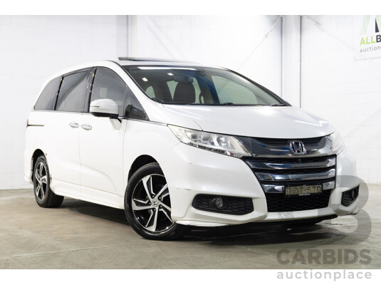 03/2016 Honda Odyssey VTi-L (FWD) RC MY16 7 Seats 4d Wagon White Diamond Pearl 2.4L - 7 Seater