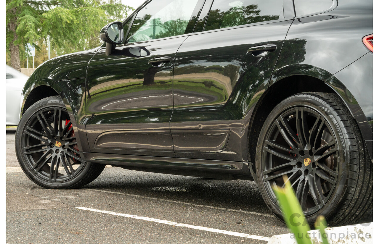 07/2016 Porsche Macan Turbo (AWD) MY16 4d Wagon Jet Black Metallic Twin Turbo V6 3.6L