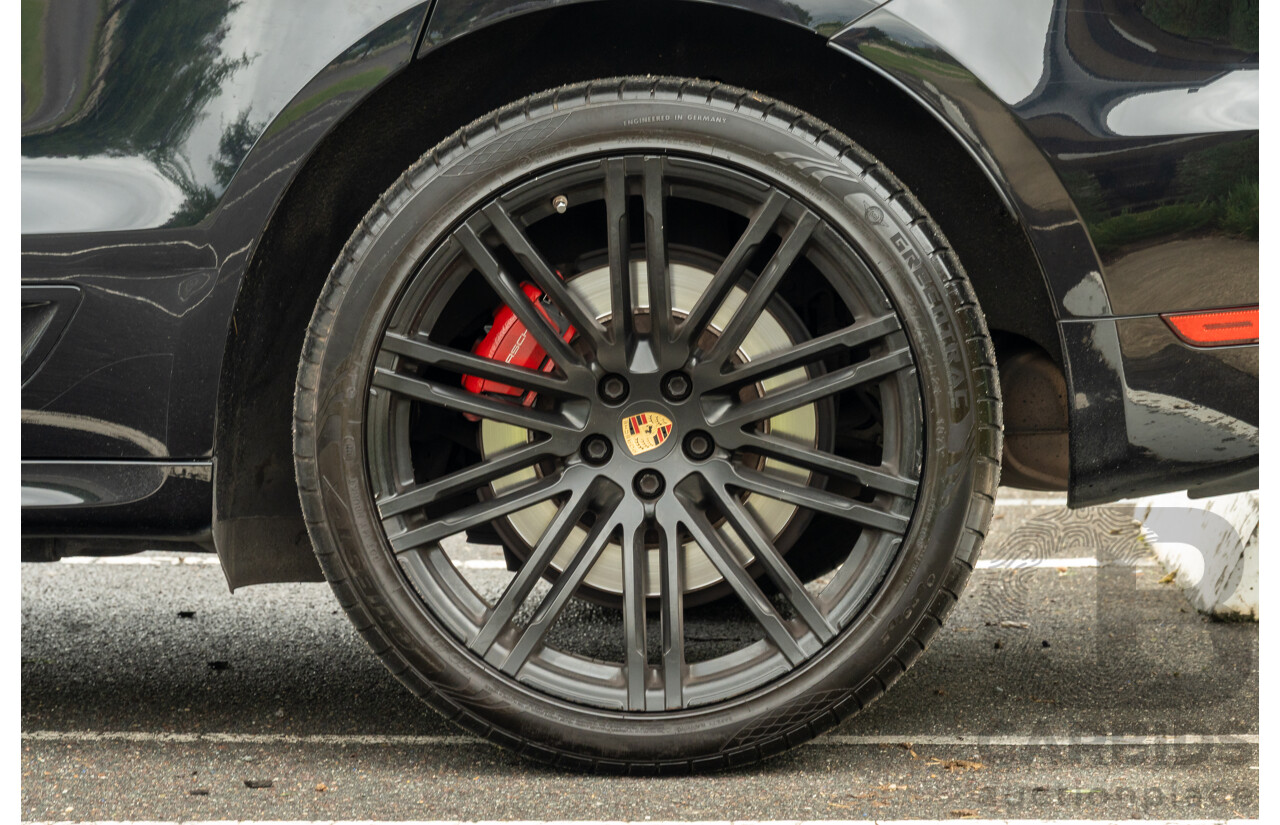 07/2016 Porsche Macan Turbo (AWD) MY16 4d Wagon Jet Black Metallic Twin Turbo V6 3.6L