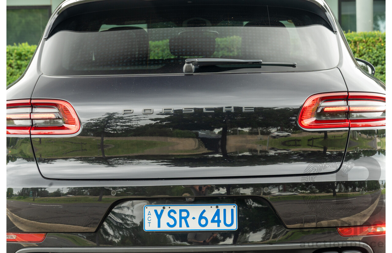 07/2016 Porsche Macan Turbo (AWD) MY16 4d Wagon Jet Black Metallic Twin Turbo V6 3.6L