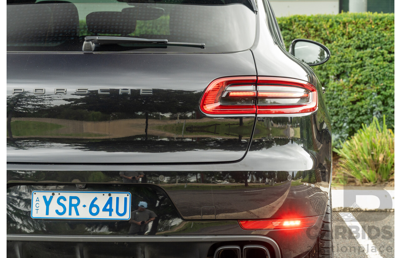 07/2016 Porsche Macan Turbo (AWD) MY16 4d Wagon Jet Black Metallic Twin Turbo V6 3.6L