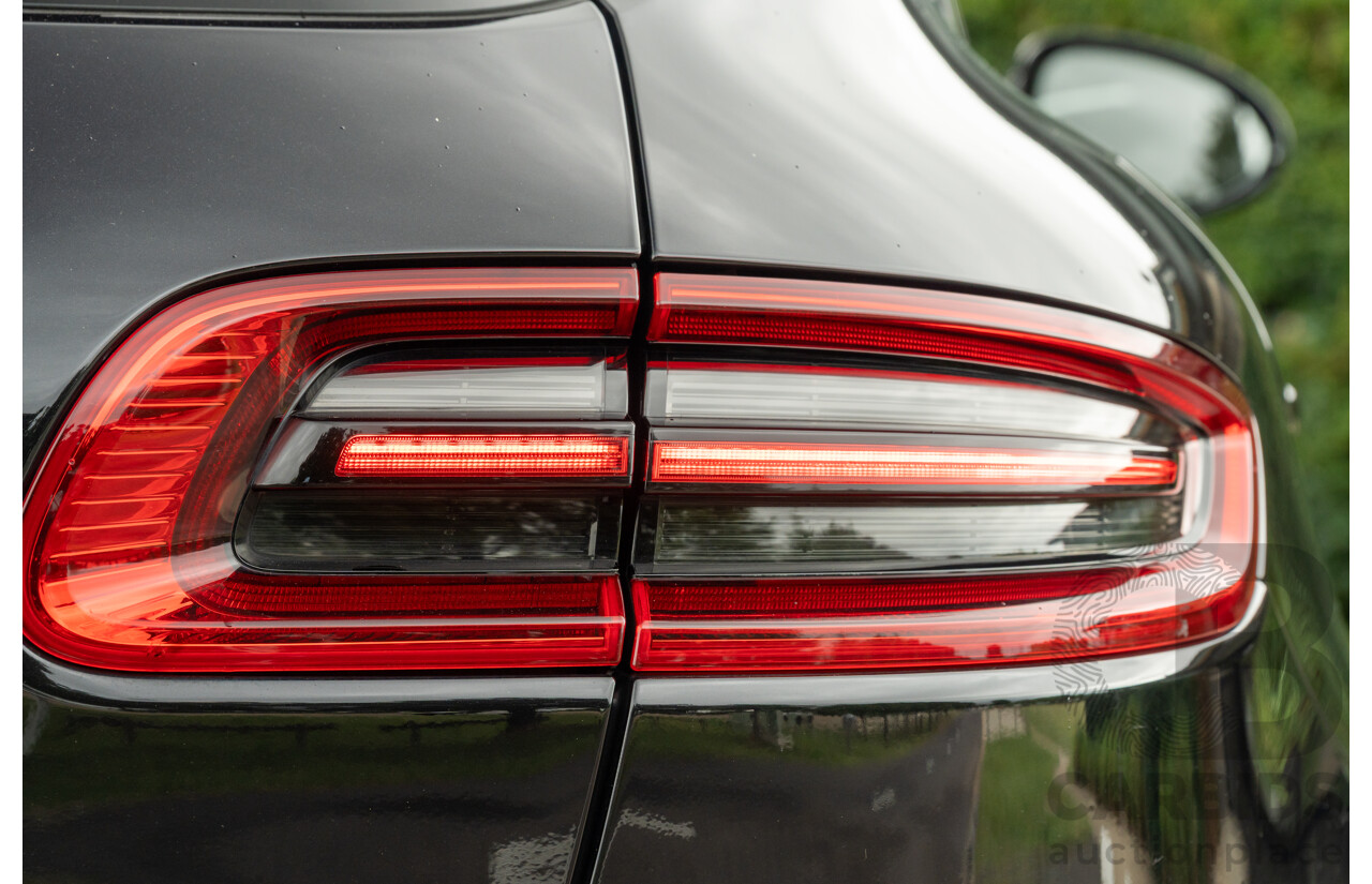 07/2016 Porsche Macan Turbo (AWD) MY16 4d Wagon Jet Black Metallic Twin Turbo V6 3.6L
