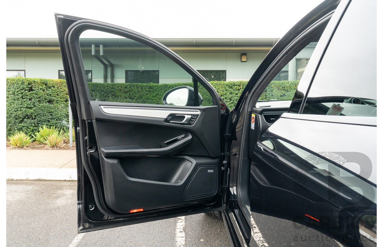 07/2016 Porsche Macan Turbo (AWD) MY16 4d Wagon Jet Black Metallic Twin Turbo V6 3.6L