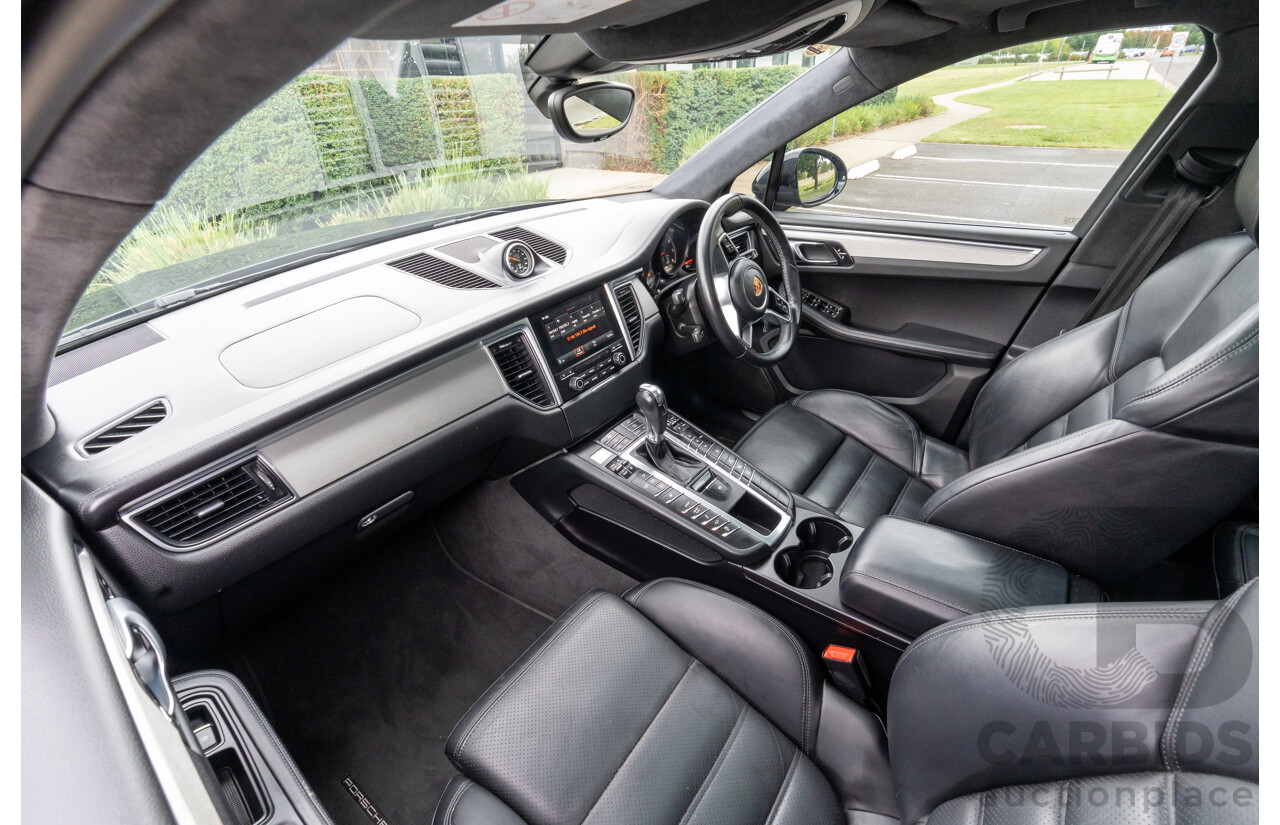 07/2016 Porsche Macan Turbo (AWD) MY16 4d Wagon Jet Black Metallic Twin Turbo V6 3.6L
