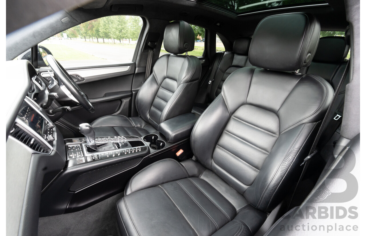 07/2016 Porsche Macan Turbo (AWD) MY16 4d Wagon Jet Black Metallic Twin Turbo V6 3.6L