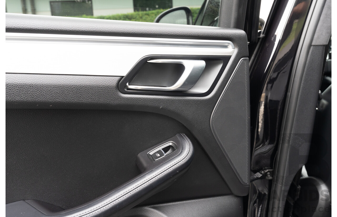 07/2016 Porsche Macan Turbo (AWD) MY16 4d Wagon Jet Black Metallic Twin Turbo V6 3.6L