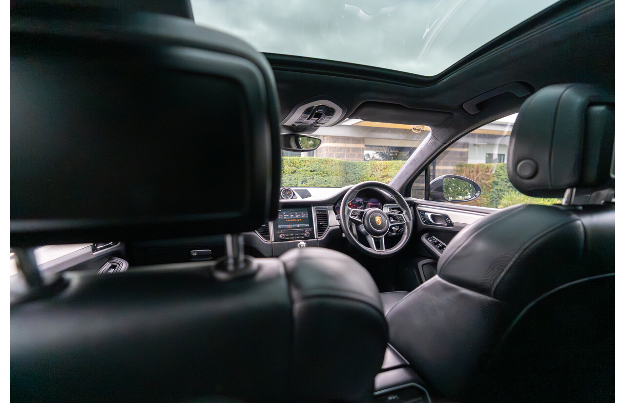 07/2016 Porsche Macan Turbo (AWD) MY16 4d Wagon Jet Black Metallic Twin Turbo V6 3.6L