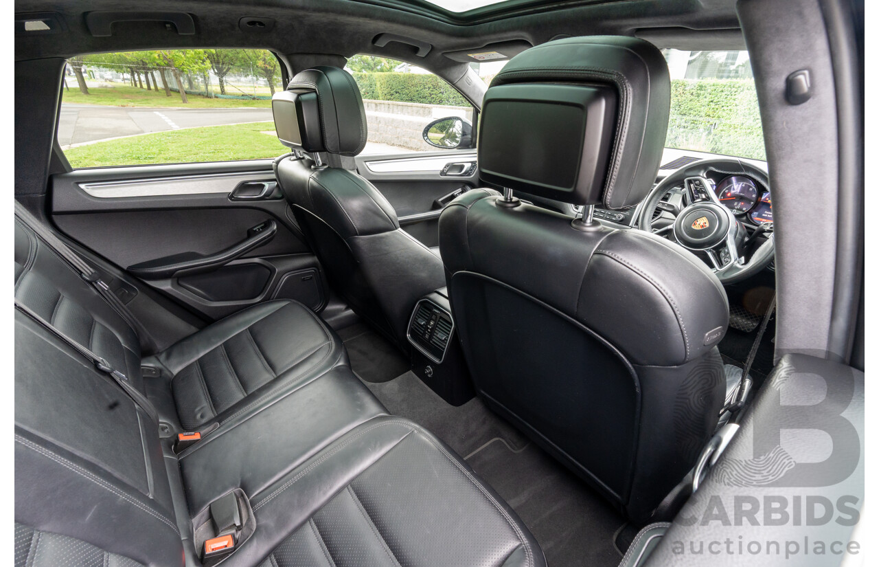 07/2016 Porsche Macan Turbo (AWD) MY16 4d Wagon Jet Black Metallic Twin Turbo V6 3.6L