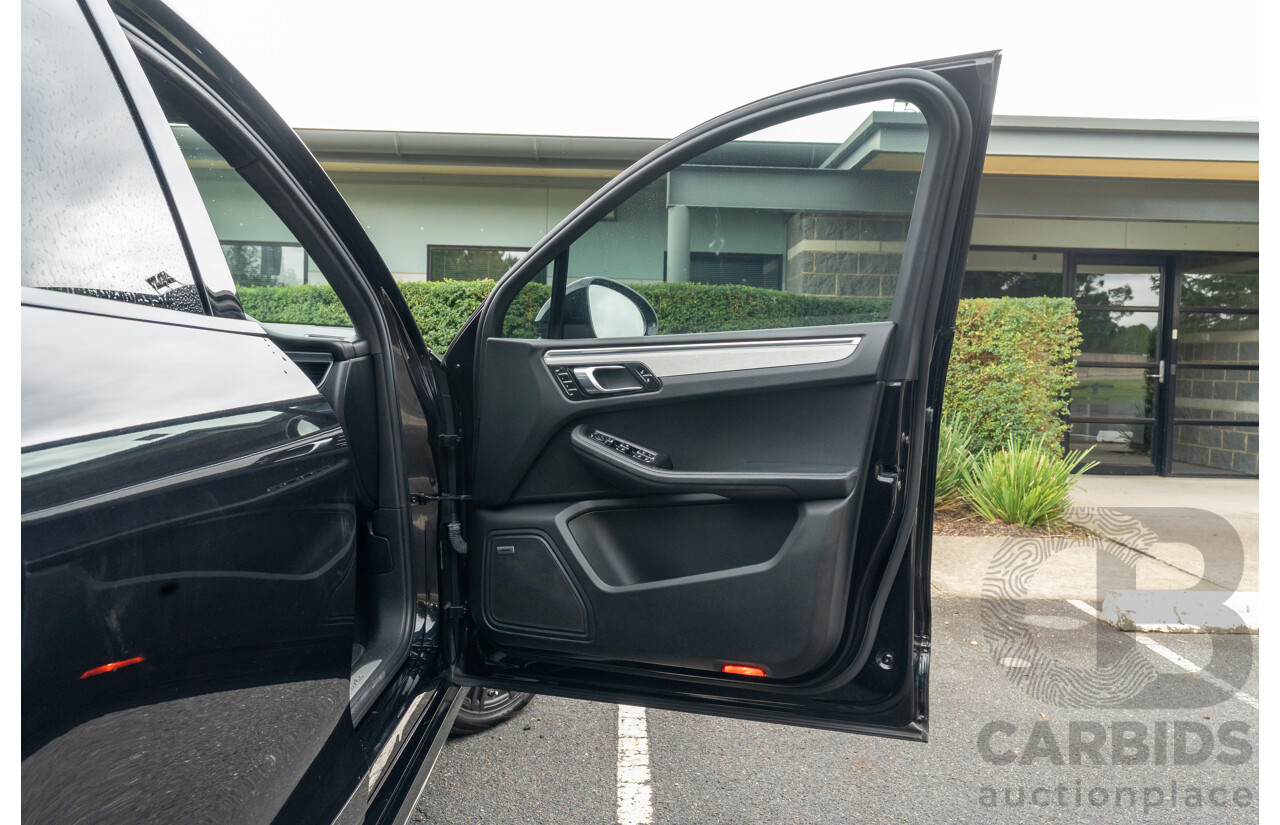 07/2016 Porsche Macan Turbo (AWD) MY16 4d Wagon Jet Black Metallic Twin Turbo V6 3.6L