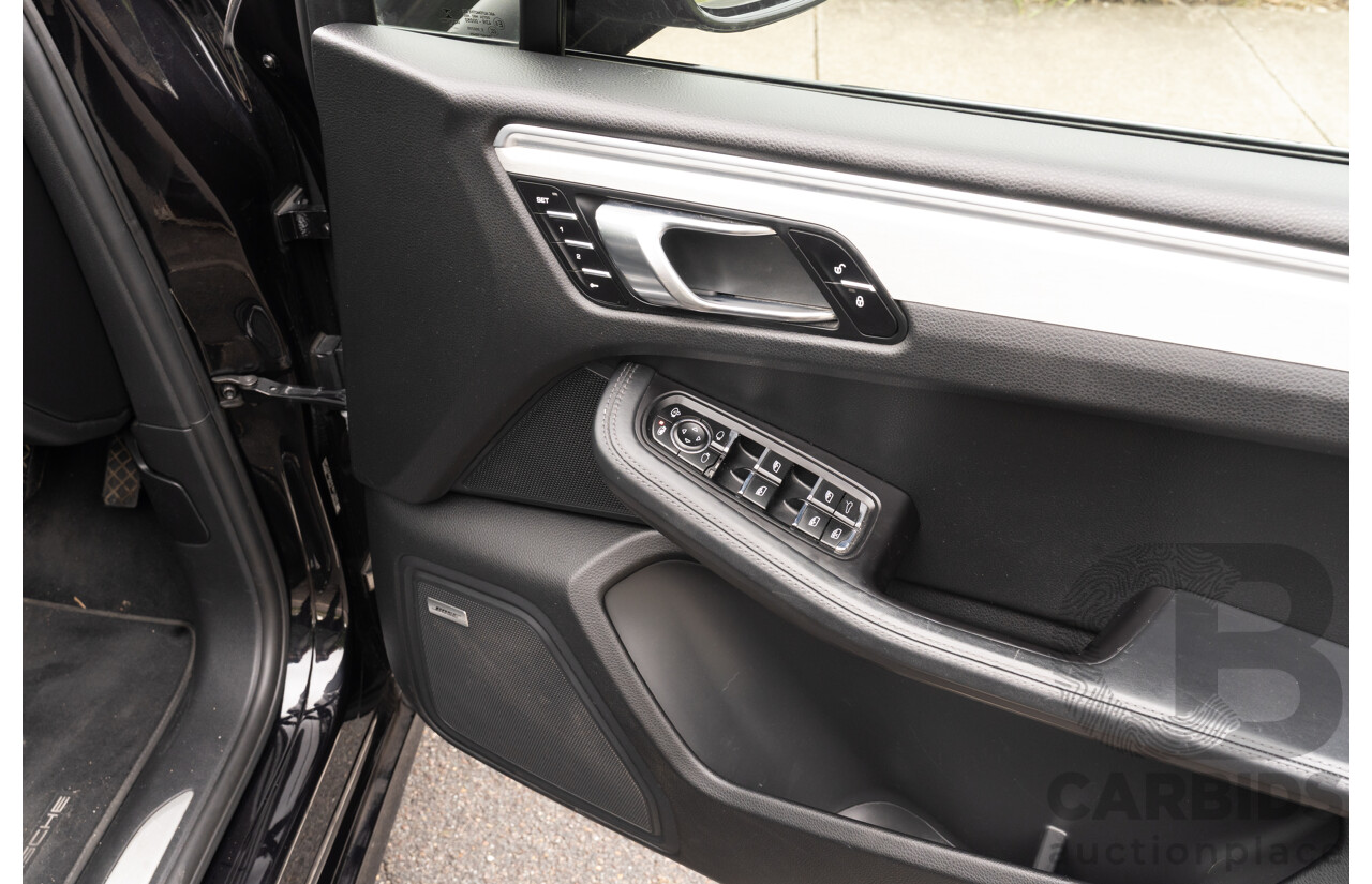 07/2016 Porsche Macan Turbo (AWD) MY16 4d Wagon Jet Black Metallic Twin Turbo V6 3.6L